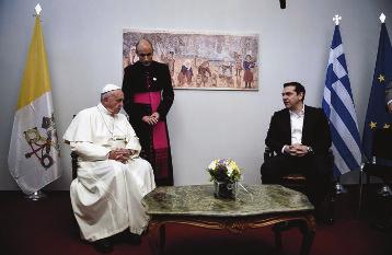 Ο πρωθυπουργός έφτασε στο νησί λίγο μετά τις 9 το πρωί και αμέσως συναντήθηκε με τον Οικουμενικό Πατριάρχη Βαρθολομαίο και τον Αρχιεπίσκοπο Αθηνών Ιερώνυμο.