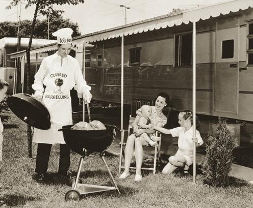 Η στιγμή που άλλαξε το BBQ Η ΙΣΤΟΡΙΑ ΤΗΣ WEBER Όλα ξεκίνησαν με μια φωτιά μια φωτιά που πυροδότησε το ενδιαφέρον του George Stephen να δημιουργήσει το καλύτερο μπάρμπεκιου για όλους.