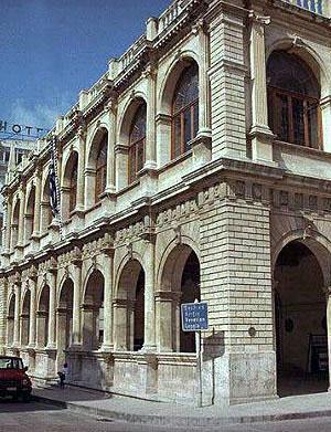 LOGGIA Loggia (Loggia) is also at the center of Heraklion, on August 25th Street, a few meters from the Basilica of San Marco and the Lions.