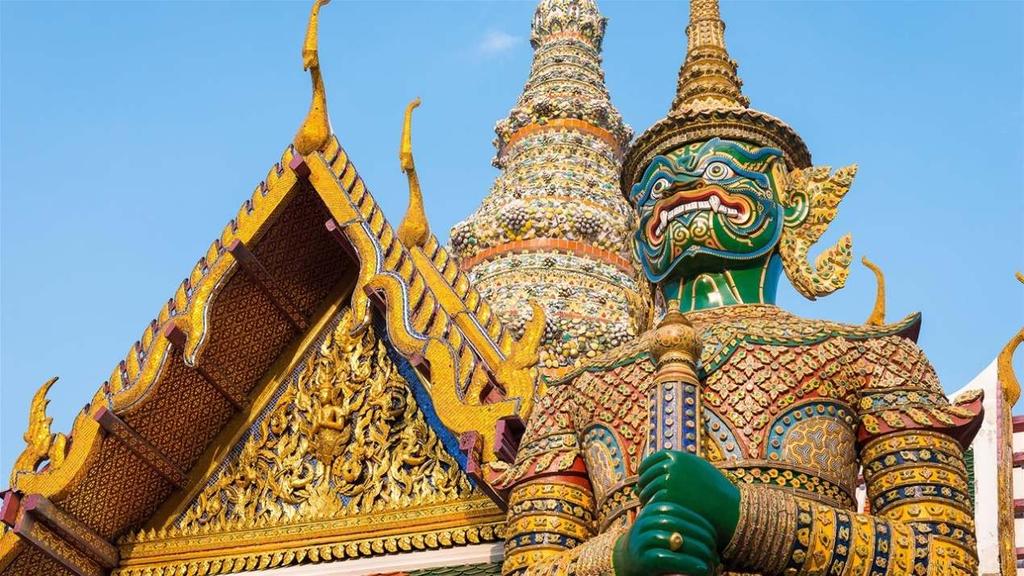 Η διαδροµή µας από το Βορρά προς την Μπανγκόκ κρύβει σπουδαία µαργαριτάρια, όπως το Σουκοτάι, την πρώτη πρωτεύουσα της Ταϊλάνδης και λίκνο του ταϊλανδέζικου πολιτισµού, το Πιτσανουλόκ, την «πόλη των