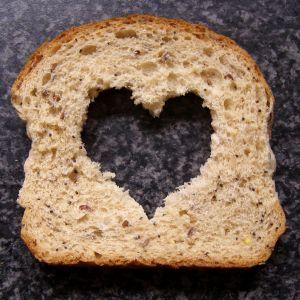 Το ψωμί είναι η βάση της διατροφής πολλών λαών του κόσμου Η διαφορά από χώρα σε χώρα είναι συνήθως το βασικό συστατικό παρασκευής του Παραδοσιακά ο κάθε λαός έφτιαχνε ψωμί με ότι σιτηρά καλλιεργούσε