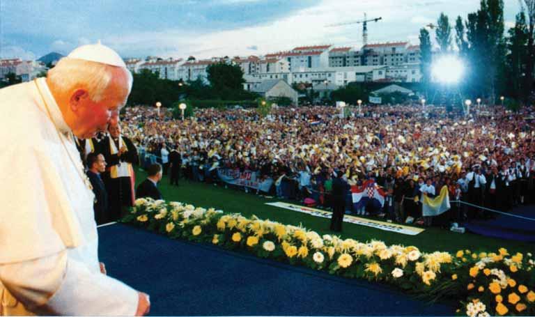 Hrvatska mladež se 4. listopada 1998. na Gospinom otoku susrela s papom Ivanom Pavlom II. OtkriÊe i odgonetavanje natpisa kruna je BuliÊeva arheoloπkog rada.