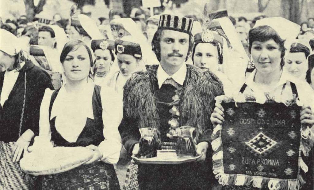 unutarnjost crkve preureappleena je prema novim liturgijskim propisima.