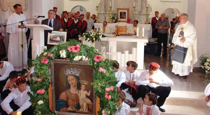 Sliku Gospe Čatrnjske, rad slikara Josipa Čuline iz Promine te knjigu»gradovi, utvrde i sakralni spomenici uz Krku i Čikolu«uručeni su Brodarskom institutu iz Zagreba,
