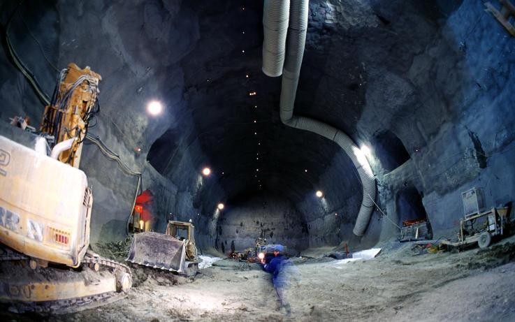 Συγκρουόμενων Δεσμών Αδρονίων Large Hadron Collider = LHC).