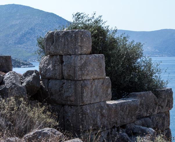 Σε αρκετά καλή κατάσταση σώζονται οχυρωματικά τείχη με πύργους τα οποία χρονολογούνται στον 4ο π.χ. αιώνα.