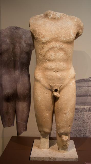 Κατά τις ανασκαφές της Εύτρησης βρέθηκε, μεταξύ άλλων, κεραμική, αλλά και ο Κούρος της Εύτρησης (Απόλλωνας), χωρίς χέρια, κεφάλι και πόδια, ο οποίος χρονολογείται στον 6 ο π.χ. αιώνα και εκτίθεται στο Αρχαιολογικό Μουσείο Θηβών.