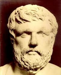 ΞΕΝΟΦΩΝ Ο Ξενοφών γεννήθηκε στην Αθήνα µεταξύ του 434 π.χ και του 427π.Χ. Ήταν γιος του Γρύλου από το Δήµο Ερχειάς.