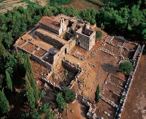 Στη μακραίωνη ιστορία της, οι κατά καιρούς κατακτητές της άφησαν εμφανή τα σημάδια τους στα στενά σοκάκια της - ανάμεσα στα οποία