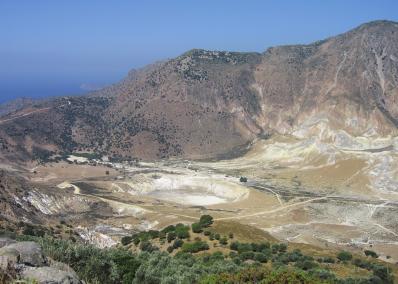 Μέτρα Πρόληψης & Αντιμετώπισης του Ηφαιστειακού Κίνδυνου ΠΡΙΝ ΑΠΟ ΤΗΝ ΕΚΡΗΞΗ Να είστε προετοιμασμένοι για τα φαινόμενα που συνοδεύουν τις ηφαιστειακές εκρήξεις, όπως: - Λασπορροές - Κατολισθήσεις -