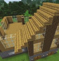 6 Προεκτείνετε την πρόσοψη του σπιτιού προς τα άνω σε τριγωνική μορφή χρησιμοποιώντας ξύλινες σανίδες.