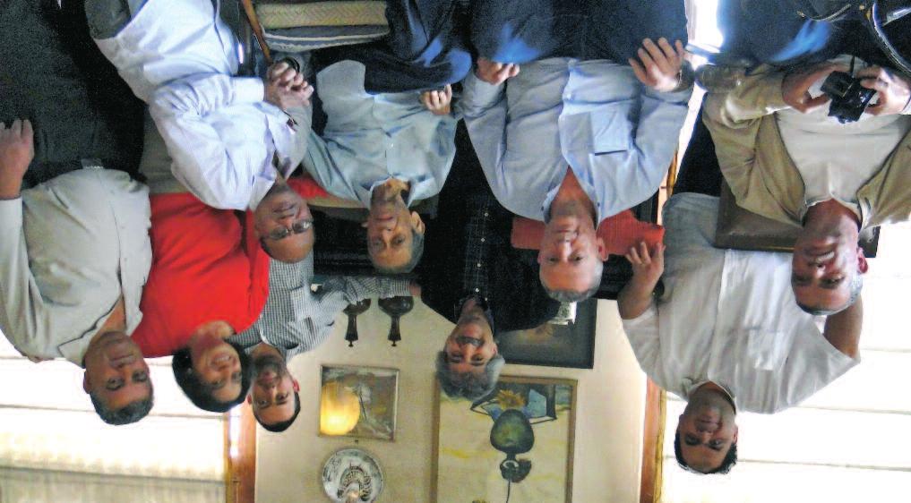 διεθνή «Έφυγε» από τη ζωή ο Ρόμες Σάντρα Αντιπροσωπεία του ΠΣΕ επισκέπτεται τον Ρόμες Σάντρα (δεύτερος από αριστερά στην κάτω σειρά) στη Βομβάη το 2014.