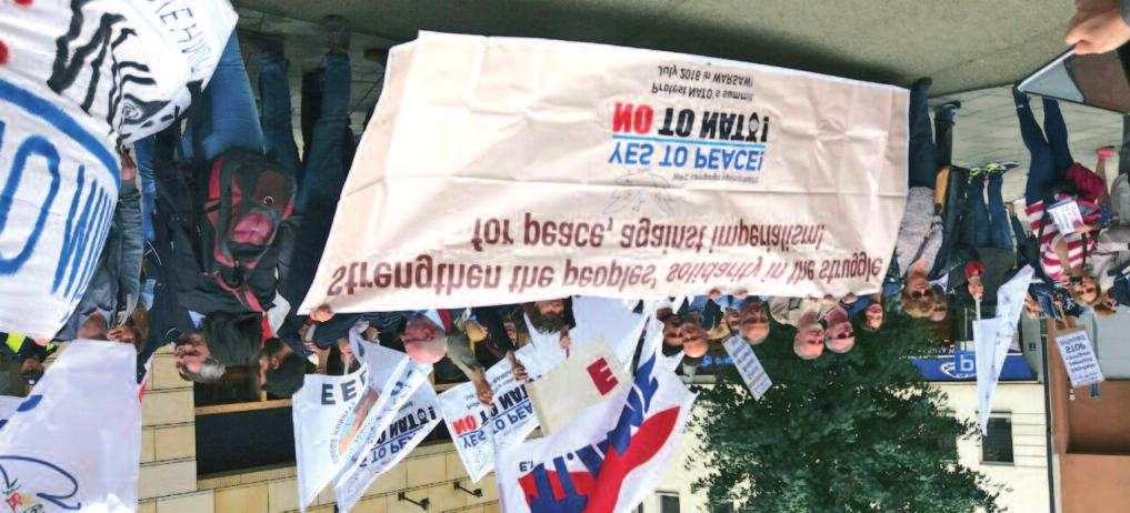 Μαζικό και δυναμικό το μπλοκ του ΠΣΕ στη διαδήλωση ενάντια στο ΝΑΤΟ Μεγάλη διαδήλωση έγινε το μεσημέρι του Σαββάτου 9 Ιούλη στη Βαρσοβία ενάντια στη Σύνοδο Κορυφής του ΝΑΤΟ, που πραγματοποιούνταν
