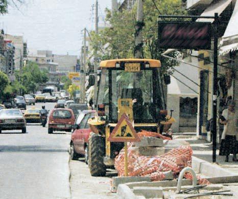 2: Στους δρόμους της πόλης Τα στιγμιότυπα που παρουσιάζουν οι παραπάνω φωτογραφίες σίγουρα δεν μπορούν να χαρακτηρίσουν ελκυστική τη ζωή στα μεγαλοαστικά κέντρα.