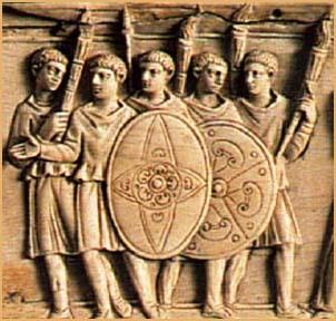 Κωνσταντίνο νέο ( από το όνομά του οποίου το Βυζάντιο μετονομάστηκε σε Κωνσταντινούπόλη) και τη θεά Νίκη πάνω σε πλοίο. Θράκη, νόμισμα Βυζαντίου ( η μετέπειτα Κωνσταντινούπολη), 161 180 μ.χ.