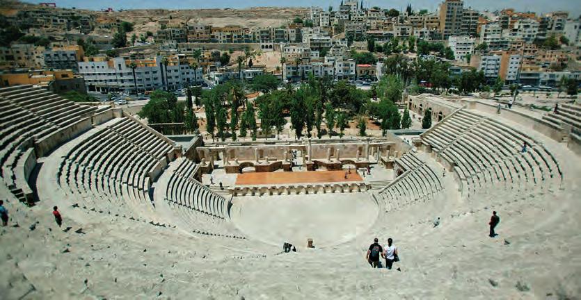 Εικ. 79 Πανοραμική άποψη του θεάτρου με τη σύγχρονη πόλη του Αμμάν στο βάθος.