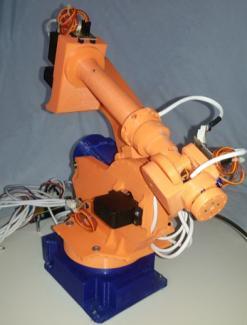 4 ИЗРАДА ЛАБОРАТОРИЈСКОГ МОДЕЛА Применом софтвера SolidWorks 3D модели робота су умањени и прилагођени за израду применом RP технологија, применом 3D штампача Velleman K8400 Vertex.