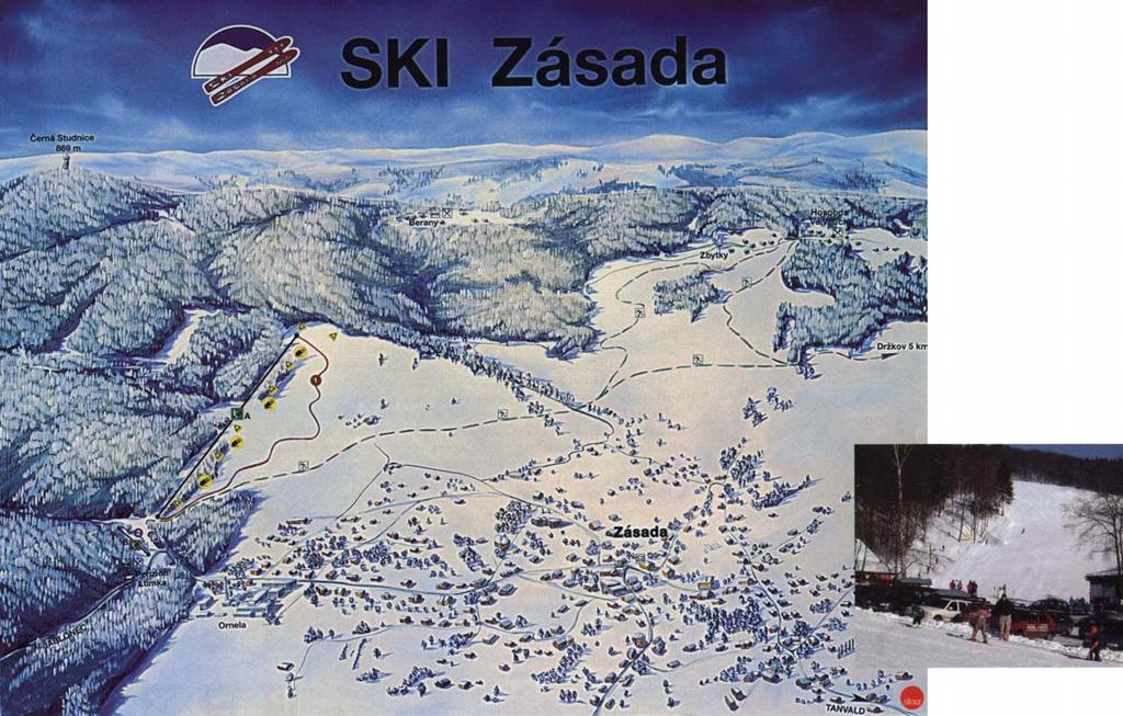 Το χιονοδροµικό κέντρο Zasada βρίσκεται στα όρη Jizerske κάτω από την κορυφή Cerna Studnice (869µ.). Οι πλαγιές του προτιµώνται ιδιαίτερα από αρχάριους και λιγότερο ικανούς αθλητές.