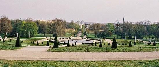 Τον 19ο αιώνα, επί Φρειδερίκου Γουλιέλμου Δ', κτίστηκαν και πολλά άλλα, όπως το Σαρλότενχοφ και τα Ρωμαϊκά Λουτρά στο πάρκο Σανσουσί, αλλά και πολλά άλλα γύρω από το Πότσνταμ, στο Γκλίνικε και στο
