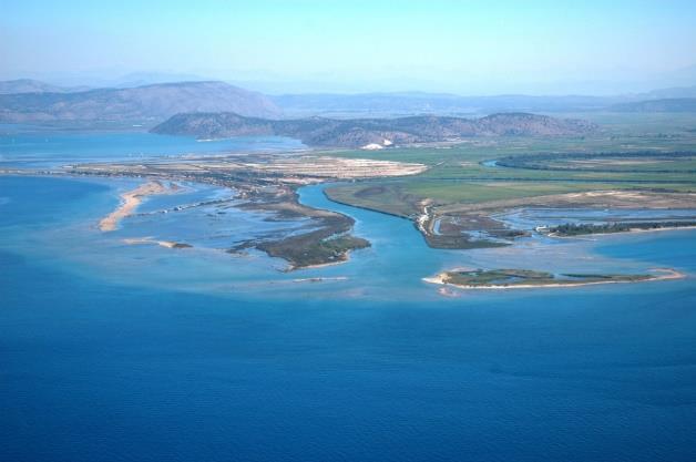 Φυσικό Περιβάλλον Αχελώου Περιοχή άνω ρου Αχελώου Μεγάλη οικολογική αξία πληθώρα φυτικών και ζωικών ειδών Έλατα, βελανιδιές, δάση οξιάς και δρυός σε άριστο επίπεδο Θηλαστικά (αρκούδα, βίδρα, λύκος κ.