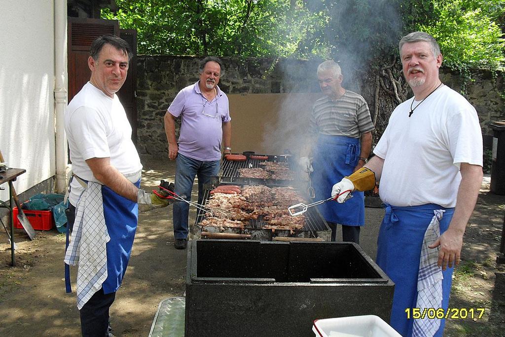 Ο κ. Σταύρου με την ομάδα του μας