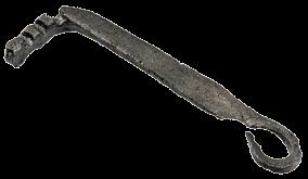 190. Кључ Гвожђе, ковање; димензије: 10,2 x 2 cm, дебљина дршке 0,4 cm, дебљина савијеног дела 0,6 cm; Сонда 5/96, Горњи град, 1996. година; Народни музеј Чачак, Ц 249/96.