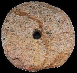 Жрвањ Камен, клесање, глачање; димензије: пречник 38,4 cm, дебљина 5,8 cm; Објекат I - уз југозападни зид, Горњи