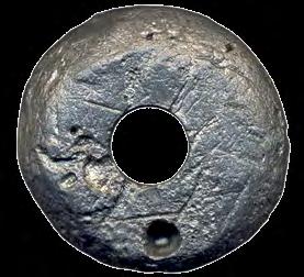 347. Пршљенак Олово, ливење, перфорирање; димензије: пречник 1,8 cm, висина 0,7 cm; Објекат VIII - североисточни део, Горњи град, 2012. година, Народни музеј Чачак, A II/534, Ц 49/12.