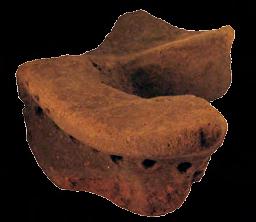 6. Фрагмент посуде Керамика, рађено руком; димензије: 4,8 х 7,6 х 0,7 cm; Објекат IV, Горњи град, 1997. година; Народни музеј Чачак.