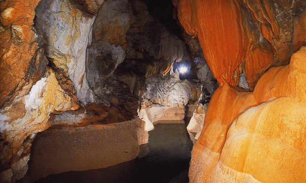 Εξερεύνηση Αξιοποίηση Η ανακάλυψη του Σπηλαίου έγινε αρκετά πρόσφατα, (1964), καθώς μέχρι τότε ήταν γνωστό μόνο το πρώτο επίπεδο, που βρίσκεται δίπλα στον δρόμο, και είναι προσβάσιμο από την φυσική