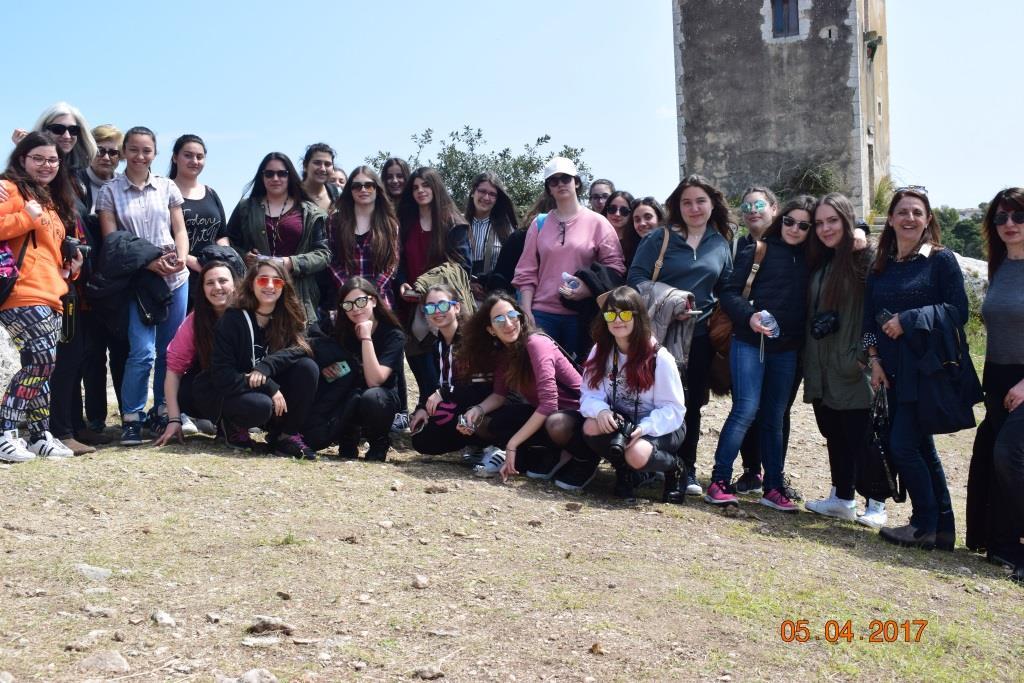 Στο πλαίσιο του πολιτιστικού προγράμματος "Σικελία:Δώρο-Αντίδωρο", ομάδα μαθητριών της Γ γυμνασίου πραγματοποίησε ταξίδι στη Σικελία, το μεγαλύτερο νησί της Μεσογείου, από τις 5 έως τις 9 Απριλίου