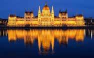 Ανάκτορο, εκκλησίες, ιστορικά ανάκτορα και το Κοινοβούλιο της Ουγγαρίας. Έπειτα συνεχίζουμε την περιήγηση μας με τα πόδια.