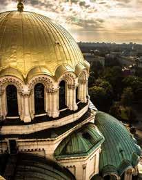 Θα δούμε τη Βυζαντική Εκκλησία της Αγίας Κυριακής, τα Ρωμαϊκά Μνημεία, τον περίφημο ναό του Αλεξάντερ Νέφσκυ, τη Βουλή και την Πανεπιστημιούπολη. Ελεύθερος χρόνος στην πόλη.