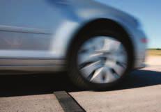 Automobilio valdymas Vidutinis greitis (km/h) Stabdymas Stabdymo kelias važiuojant 100 km/h greičiu (m) Triukßmingumas Matuota važiuojant 60 ir 80 km/h greičiu (db) Ried jimo pasiprießinimas