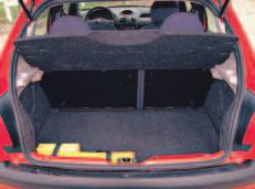 Bapplena, kad kai kuriems j pro variklio galvutòs tarpin sunkiasi alyva, bappledinga tam tikra liga ir ketvirto cilin- Salono erdv Ant priekinių Peugeot 206 sėdynių