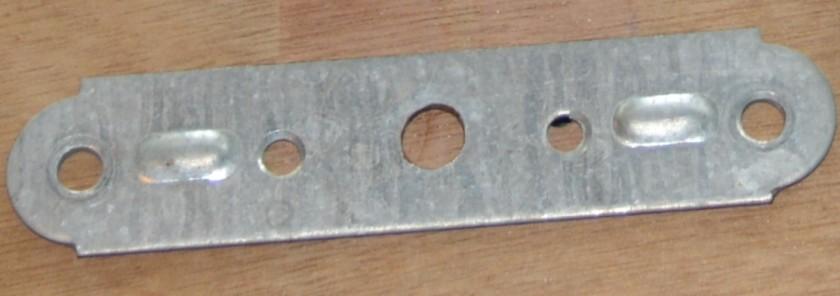 Οπή για ράβδο με σπείρωμα (ντίζα) Οπές για τοποθέτηση μεταλλικού δακτυλίου Οπή για ράβδο με σπείρωμα (ντίζα) Εικόνα 8:Έλασμα επιδιόρθωσης 2.