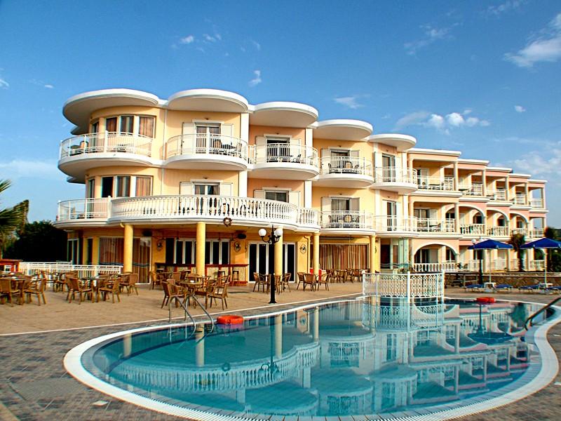 Έργα Ηλιοθερμίας case studies. (Hotel Arkadia, Ζάκσνθος) 30,6 m 2 ζσλλεκηών Απόζβεζη: τρόνια: 6,82 Αξ. Γσκαηίσλ/Κιηλψλ: 18/43 Γνρείν 2000lt Πξνυπνινγηζκφο: 25.