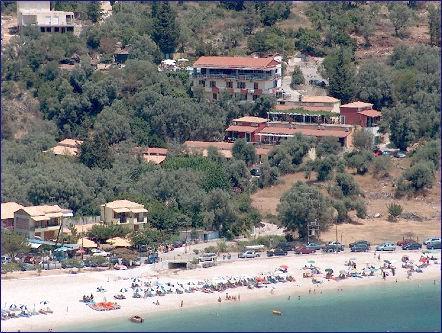 Έργα Ηλιοθερμίας case studies. (POROS BEACH CAMPING - BUNGALOWS -ΛΕΤΚΑΔΑ ) 25 m 2 ζσλλεκηών Απόζβεζη: τρόνια: 3,6 50 Bungalows - 50 Θέζεηο camping Γνρεία 1.