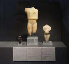 3 ΚΥΚΛΑ ΙΚΑ ΕΙ ΩΛΙΑ Η Ελλάδα διεκδικεί δύο αρχαιολογικούςθησαυρούς, συνολικήςαξίας4 εκατοµµυρίωνευρώ(5.000.000 δολάρια), από γερµανικό µουσείο.