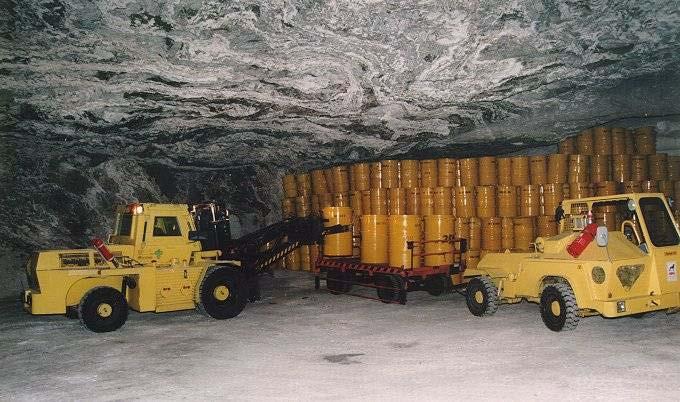 4) που ήταν παλαιά ορυχεία ορυκτού άλατος και ποτάσας στην Γερμανία, όπου πλέον χρησιμοποιούνται για αποθήκευση πυρηνικών απόβλητων.