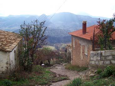 Τα κτίσματα αυτά είναι είτε λιθόκτιστα, κάποια με