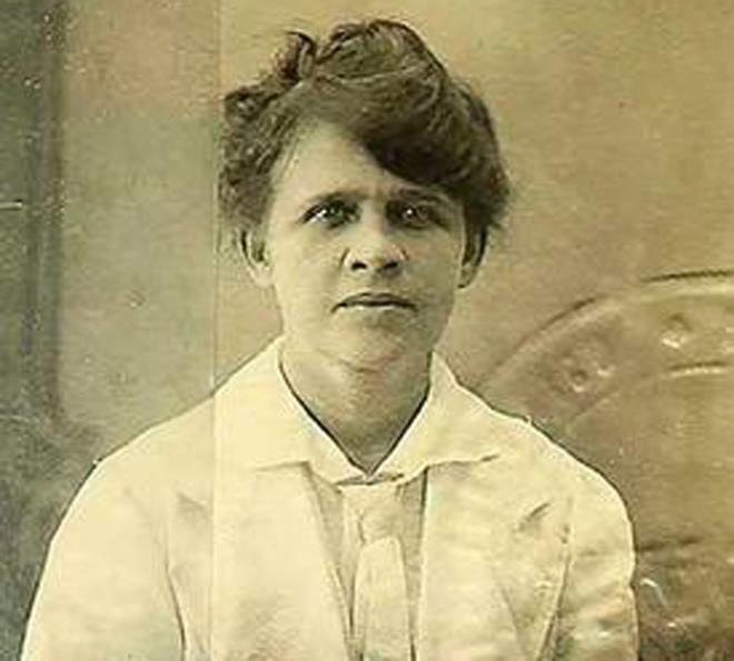 Luisa Capetillo: Μία Αναρχική φεμινίστρια, cross-dresser και συνδικαλίστρια στο Πουέρτο Ρίκο στις αρχές του 20 ου αιώνα Στις 20 Οκτώβρη το 1922, στο Πουέρτο Ρίκο, η αναρχική φεμινίστρια Luisa