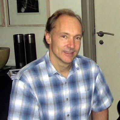 Коришћењем World Wide Web -а свако може једноставно да креира своју вeб презентацију, која је одмах доступна свима који су прикључени на мрежу.