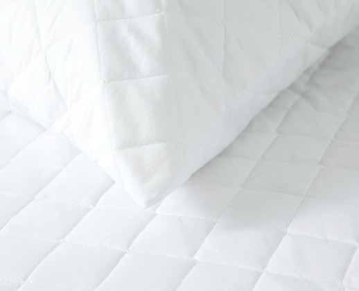 Pillows & Mattress protectors Προστατευτικά μαξιλαριών και επιστρώματα Επίστρωμα Καπιτονέ με Φούστα Quilted Mattress Protector with Skirt Πάνω Επιφάνεια/ Up