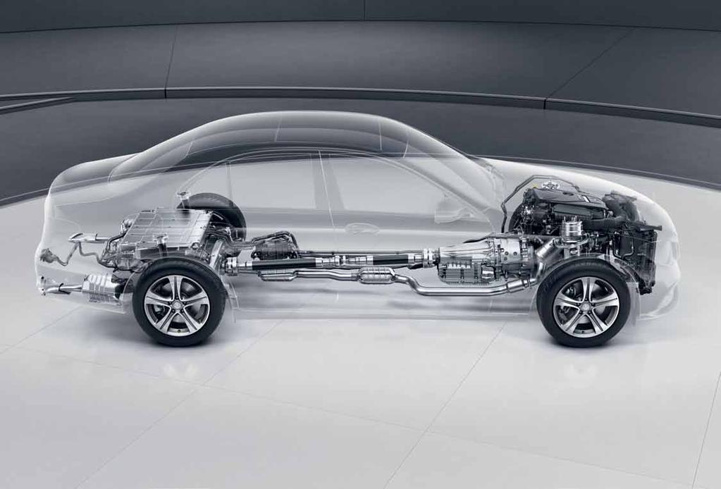 51 Mercedes-Benz Intelligent Hybrid ΣΤΗΝ E 350 e Ενίσχυση του συστήματος κίνησης που αποτελείται από ηλεκτροκινητήρα και 4κύλινδρο βενζινοκινητήρα: μία μπαταρία υψηλής τάσης επιτρέπει έως περ.
