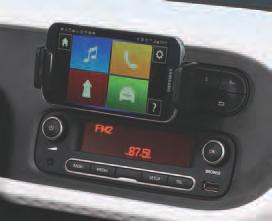 Μέσω της οθόνης αφής 7" (18cm) και των χειριστηρίων στο τιμόνι μπορείτε να διαχειριστείτε τις χρήσιμες λειτουργίες του συστήματος: πλοήγηση TomTom LIVE*, πολυμέσα (ραδιόφωνο, μουσική, φωτογραφίες,