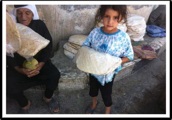 Φωτογραφία 3 @PAH/ Συρία/ πόλεις Hama και Idlib, Συρία 2013 Το ψήσιμο του ψωμιού στη βορειοδυτική Συρία: Κατά τη διάρκεια μιας έκτακτης ανθρωπιστικής ανάγκης, η καταστροφή καλύπτει συχνά τη γη που