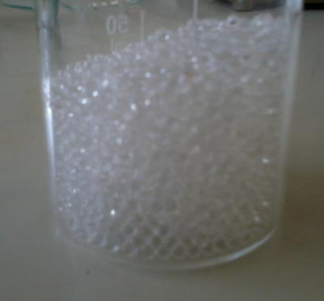 Σχήμα 2.9.1: Glass beads 50 g διαμέτρου 2mm. Σχήμα 2.9.2: Χημική τροποποίηση της επιφάνειας των σωματιδίων υάλου (glass beads) με NaOH. 2.9.2 Σύνθεση και χαρακτηρισμός υποστηριγμένου συμπλόκου Mn(II) με υποκαταστάτη μια βάση του Schiff στην επιφάνεια μικροσφαιριδίων υάλου (glass beads) [L@GB-Mn II ]: Μέθοδος 1 (Ligand-grafting).