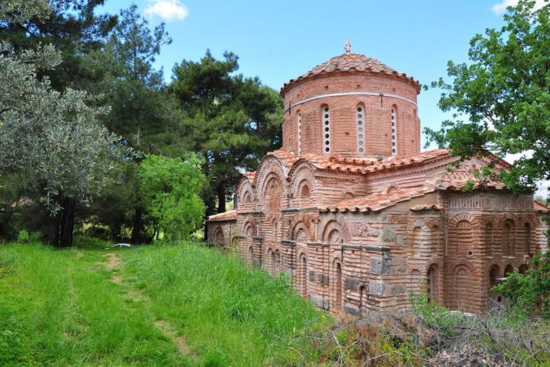 προστατεύονται από την UNESCO (Πουλάκη, 2013). Τα πιο σπουδαία Χριστιανικά Ορθόδοξα Μνημεία στη Χίο παρουσιάζονται στον Πίνακα 3.