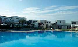 Το ξενοδοχείο διαθέτει ακόμη εστιατόριο ( 20 μέτρα από τη Θάλασσα), οργανωμένη παραλία, μπαρ, πισίνες, γυμναστήριο, γήπεδα tennis, mini market και για